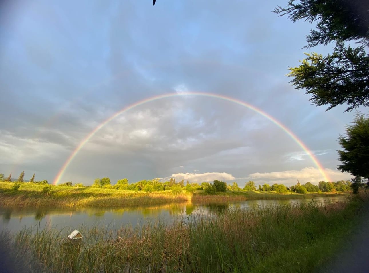 Lake Inn göl kenarı gün batımı yansıması